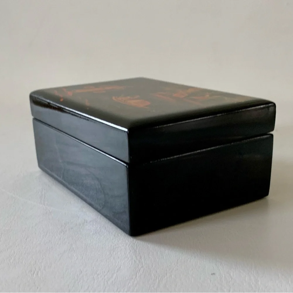 Vintage  Lacquered jewelry box with a mirror 2/4.5/3”
